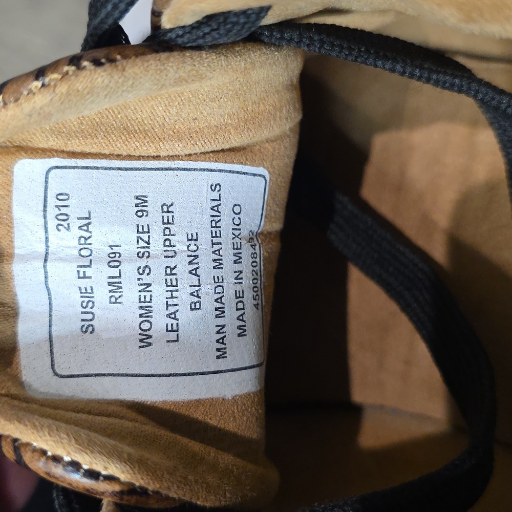 Reba by Justin® Exclusive Susie Floral casual sneaker in brown- Size 9m - Picture 6 of 6